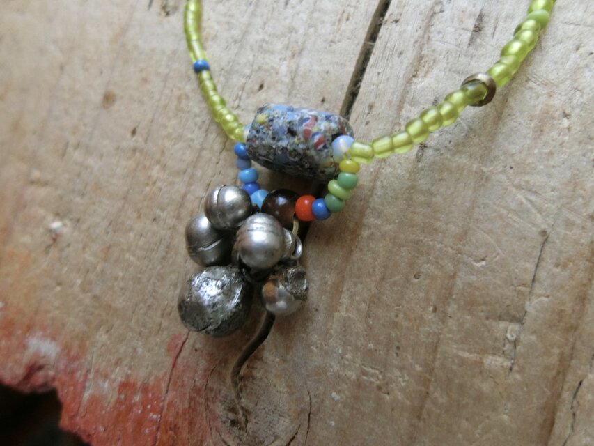 ＊カジュアルとらいばるのネックレス。@クチ族チャーム＋アフリカ の再生玉＋ジャワビーズ＋アメリカンシードビーズ
