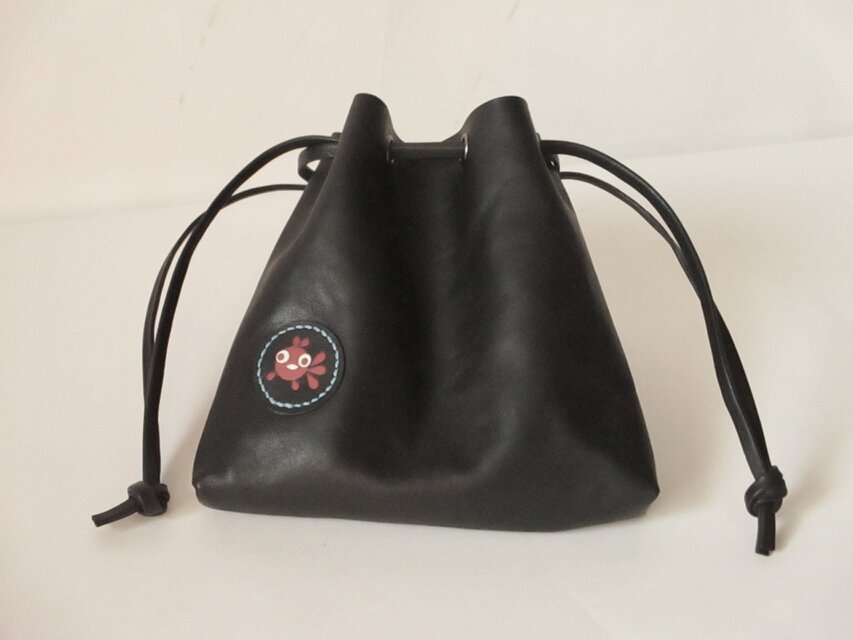 イタリア革の巾着袋（黒）