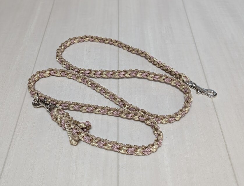 パラコード カフェリード ハート柄  小型、中型、大型犬用 (全長120ｃｍ)　お揃いの首輪といかがでしょう。