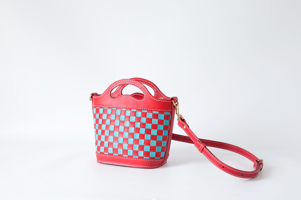 【新作】手作り牛革編みバッグ - バスケット型の可愛いデザイン