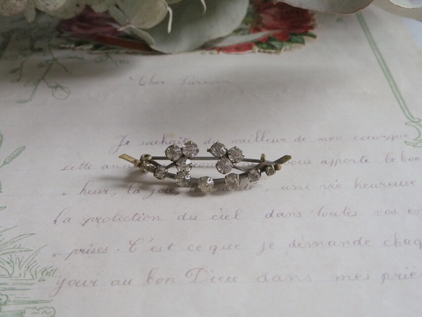 小さなお花のガラスブローチ