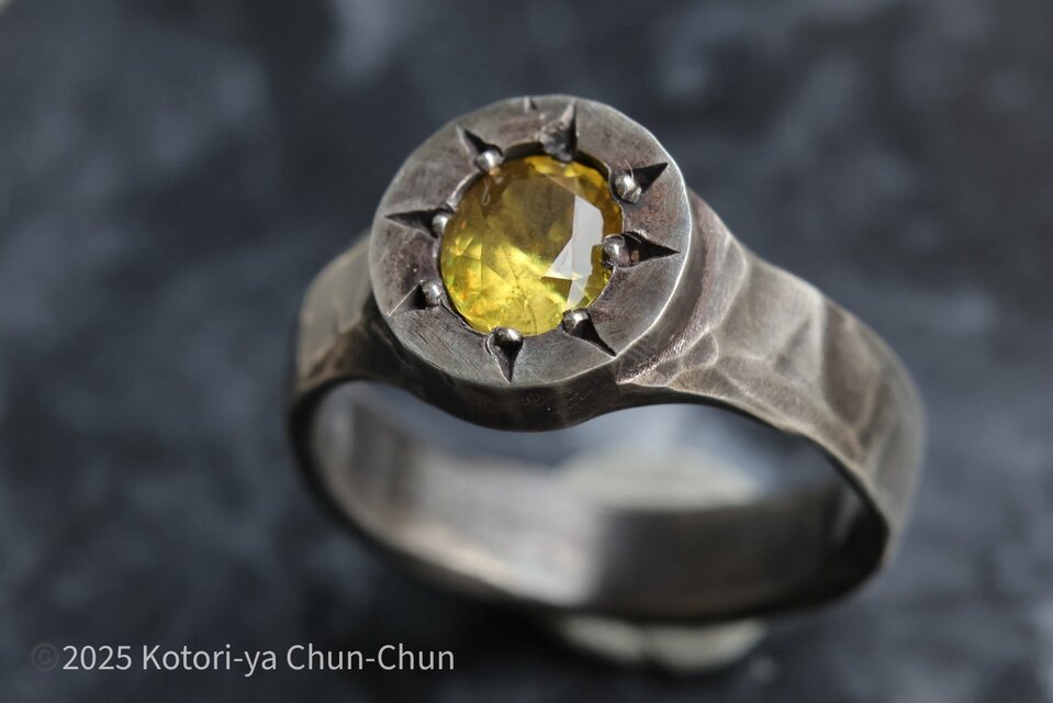 【シグネットリングシリーズ】「アラジン」のスフェーン・シルバーリング【奏】