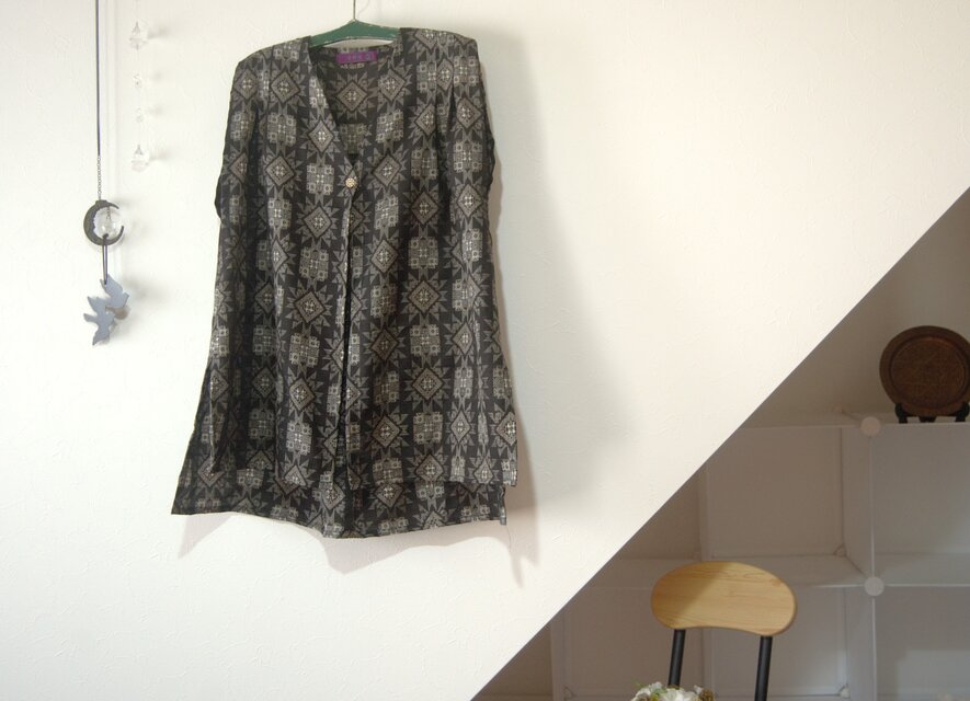 展示品　泥大島 メダリオンのジレ　着物リメイク