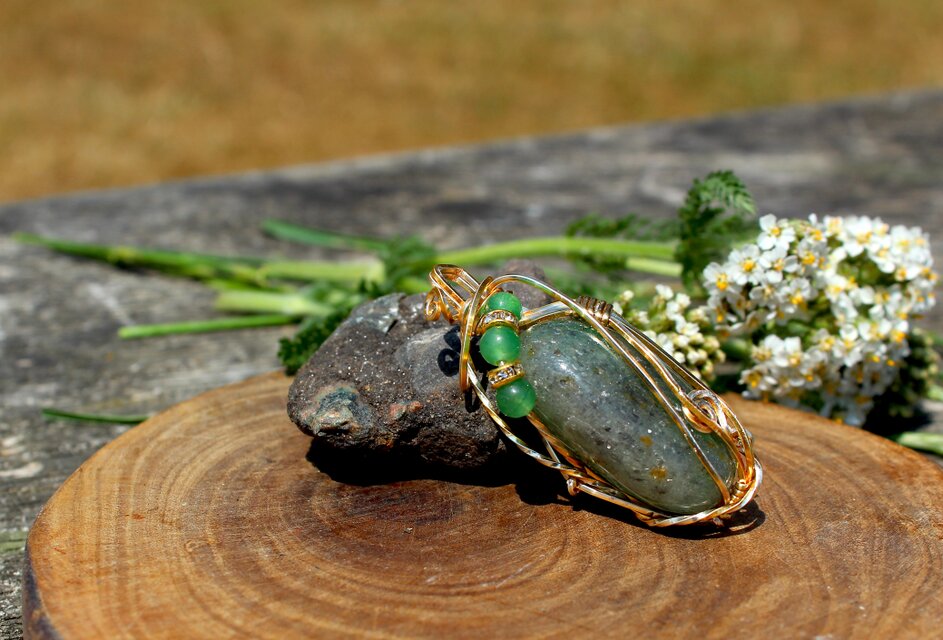 グリーンランダイト　肯定的なエネルギーで事態を好転させる