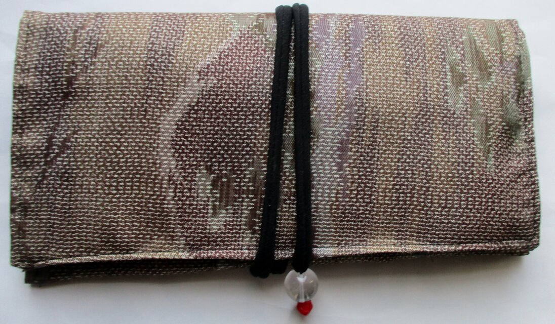 ８２７８　色大島紬の着物で作った和風財布・ポーチ