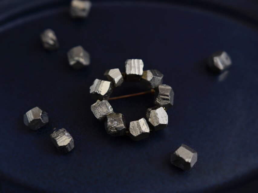 数量限定【ブローチ・リース・Sサイズ】ヴィンテージ ダイヤモンド（パイライト）