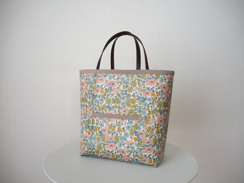 [N様オーダー品]　リバティラミネートフロントポケットバッグ　「Poppy&Daisy」