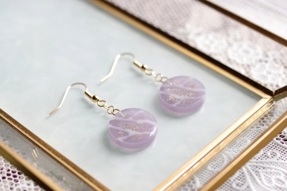 レジンアート　ラウンドピアス〈眩暈〉