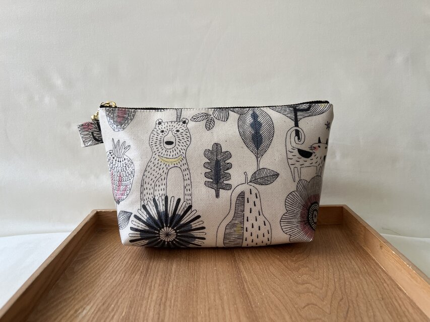 裏付き　ラミネートポーチ　北欧風動物