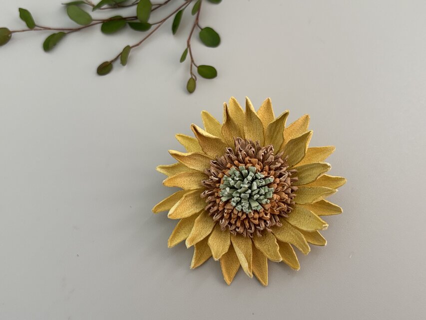 革ばな コサージュ　ひまわり