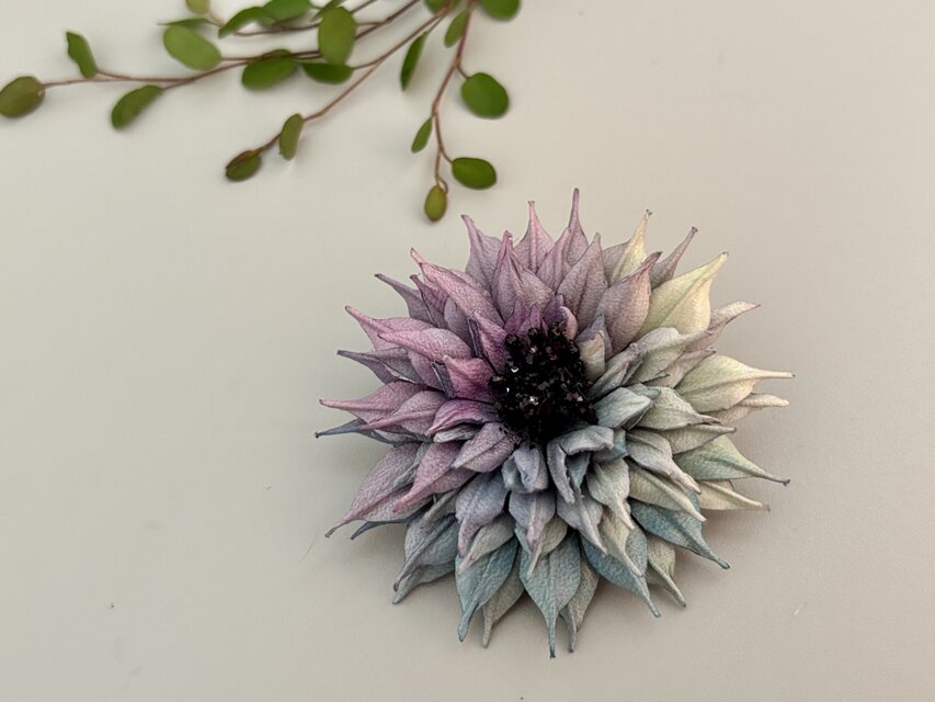 革ばな コサージュ　プチダリア