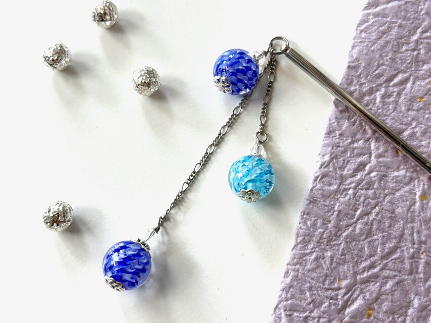 かんざし　青と水色の渦巻き模様のとんぼ玉３連A　一本挿し　一本簪　涼しげ　夏　青　紺