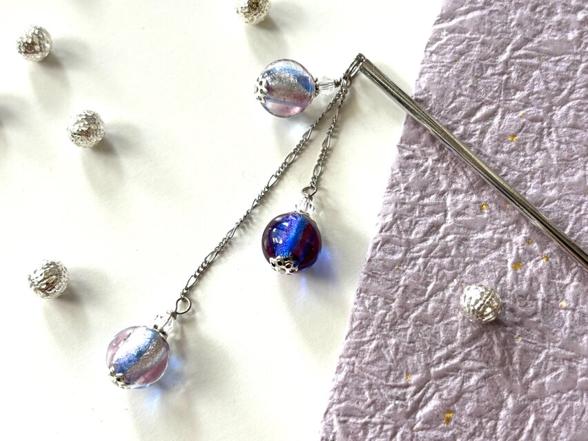 かんざし　青と紫の２トーンカラーのとんぼ玉３連A　一本挿し　一本簪　涼しげ　夏　紺　ブルー　パープル　ガラス