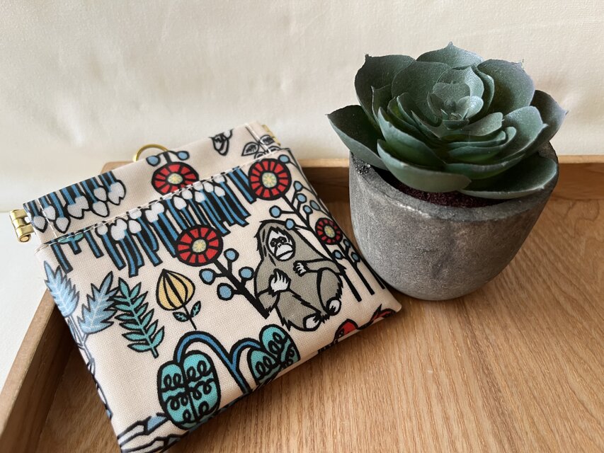 バネ口ラミネートポーチ　オランウータン　ジャングル