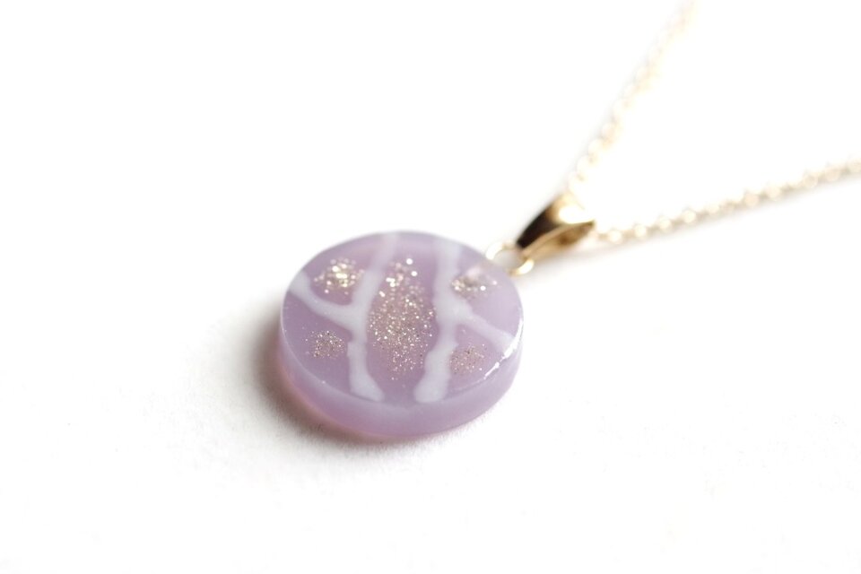 レジンアート　ラウンドペンダント〈眩暈〉