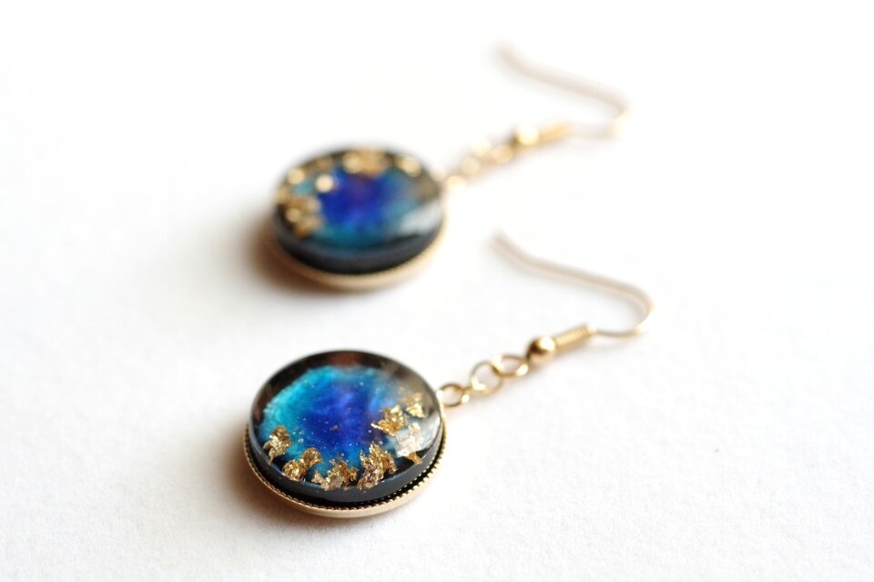 レジンアート　ラウンドピアス〈ニライカナイ〉