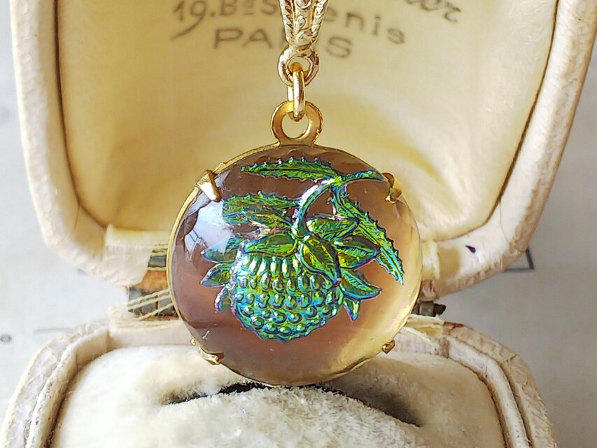 ヴィンテージ　②野イチゴのインタリオ（Blue）ネックレス