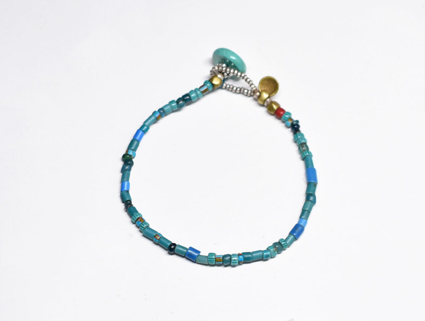 no.83トパーズとシェブロンヘマタイト あこや貝ボタンのブレスレット