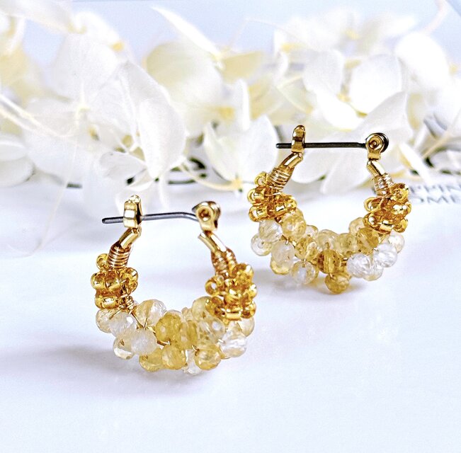 新品★CHAN LUU 天然石を使った美しいフープイヤリング ♪♪♪ 天然石イヤリング ホワイトシェル花のつぼみ 12mmフープ