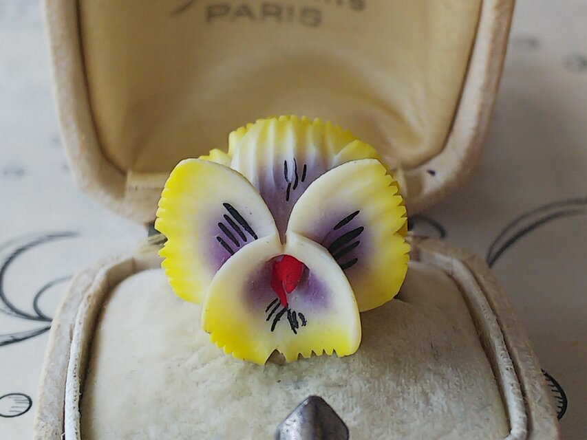 ヴィンテージ　レモン色のパンジー　ブローチ