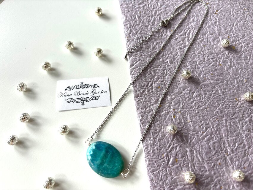 ネックレス エメラルドグリーンの海の波の様な天然石 夏 青 ブルー