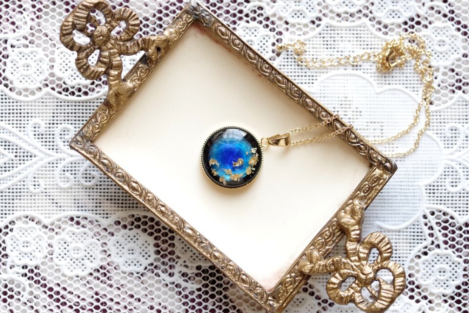 【受注製作】レジンアート　ラウンドペンダント〈ニライカナイ〉