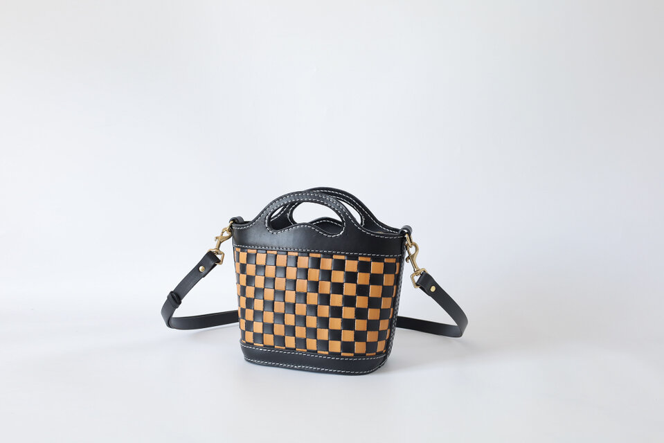 【新作】手作り牛革編みバッグ - バスケット型の可愛いデザインのコピー