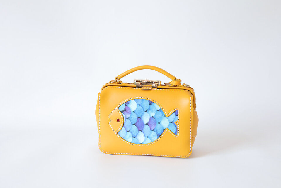 深海魚】がま口バッグ 本革手作りのレザーショルダーバッグ 総手縫い