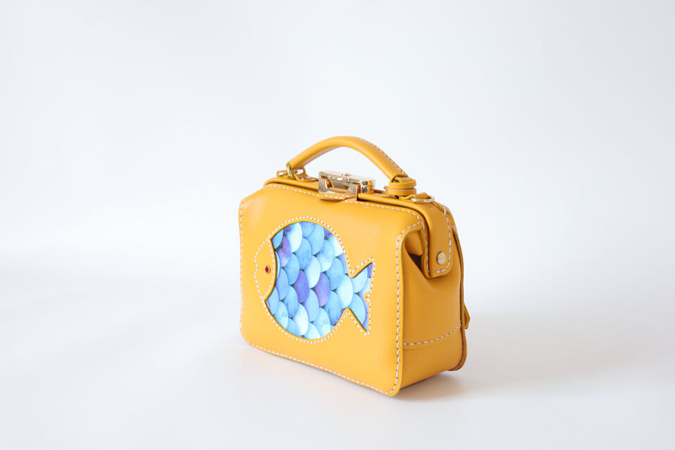 深海魚】がま口バッグ 本革手作りのレザーショルダーバッグ 総手縫い