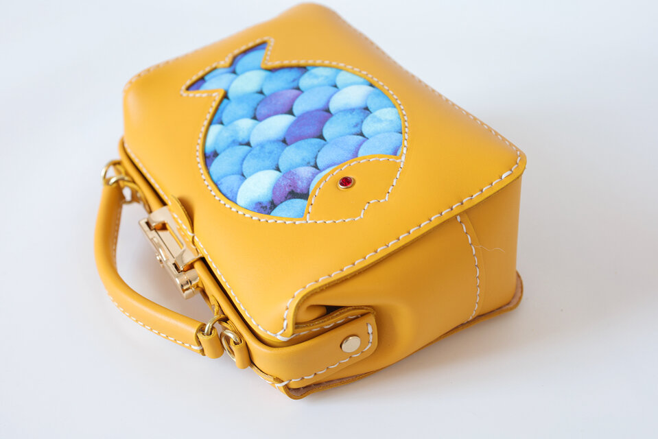 深海魚】がま口バッグ 本革手作りのレザーショルダーバッグ 総手縫い