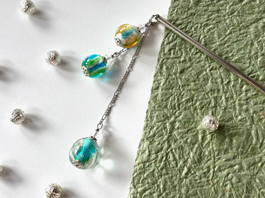 かんざし　緑のとんぼ玉３連　クリームソーダ　一本挿し　一本簪　涼しげ　夏　ガラス　緑　シルバー