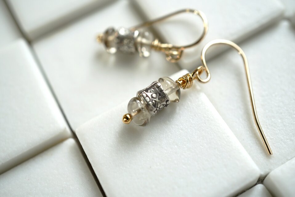 シトリンとカレンシルバーの素敵なコンビピアス | iichi 日々の暮らし 