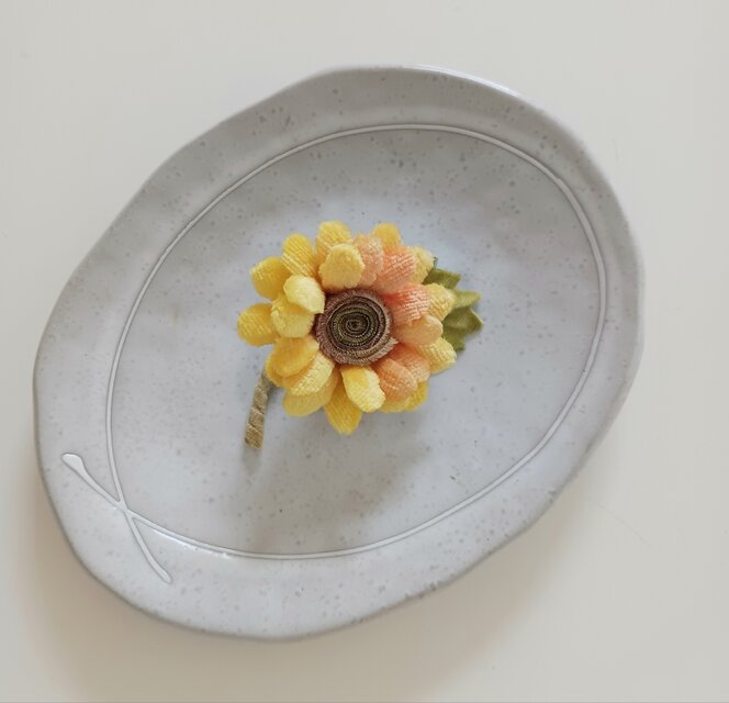 染め布花＊ミニひまわりのブローチ