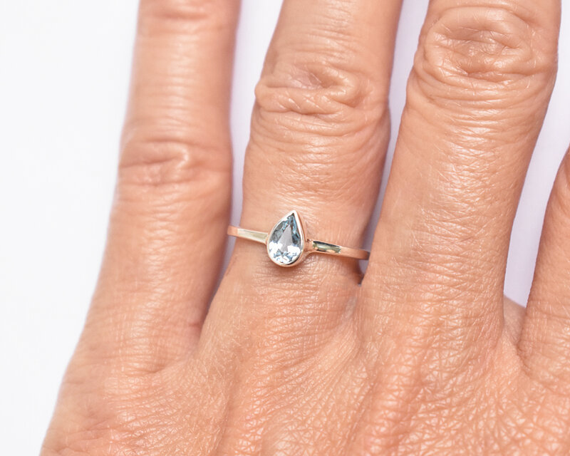 透き通るブルートパーズのシルバーリング シルバー925 天然石リング