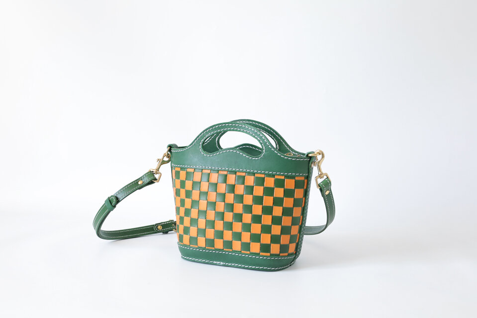 【新作】手作り牛革編みバッグ - バスケット型の可愛いデザインのコピー