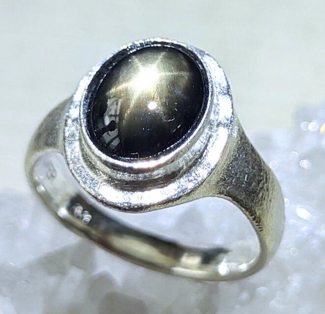 光の差す方へ＊black star sapphire 925 ring