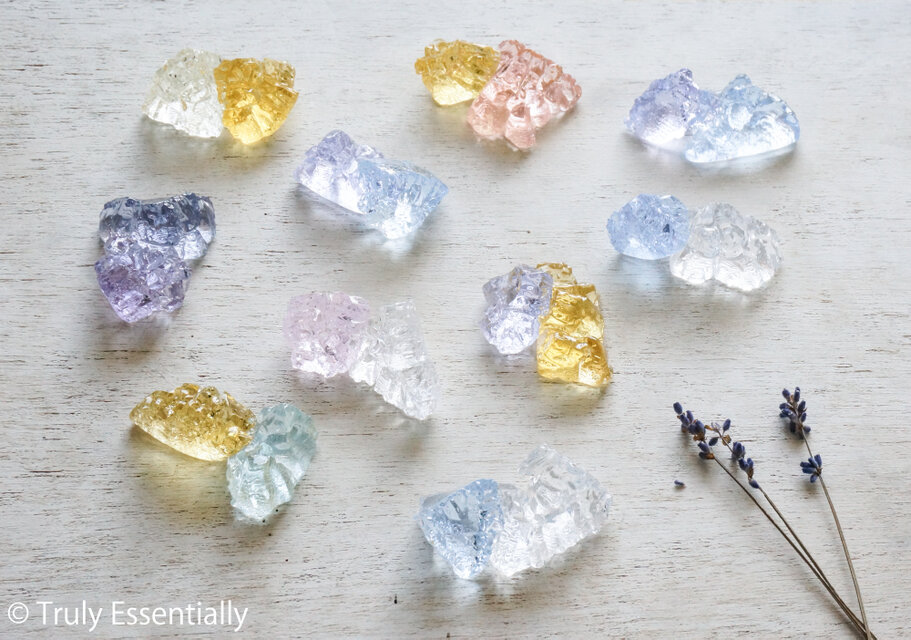 【５点セット】●「 KAKERAのヒカリ 」シリーズ、透明ガラスの箸置き・パステル調。