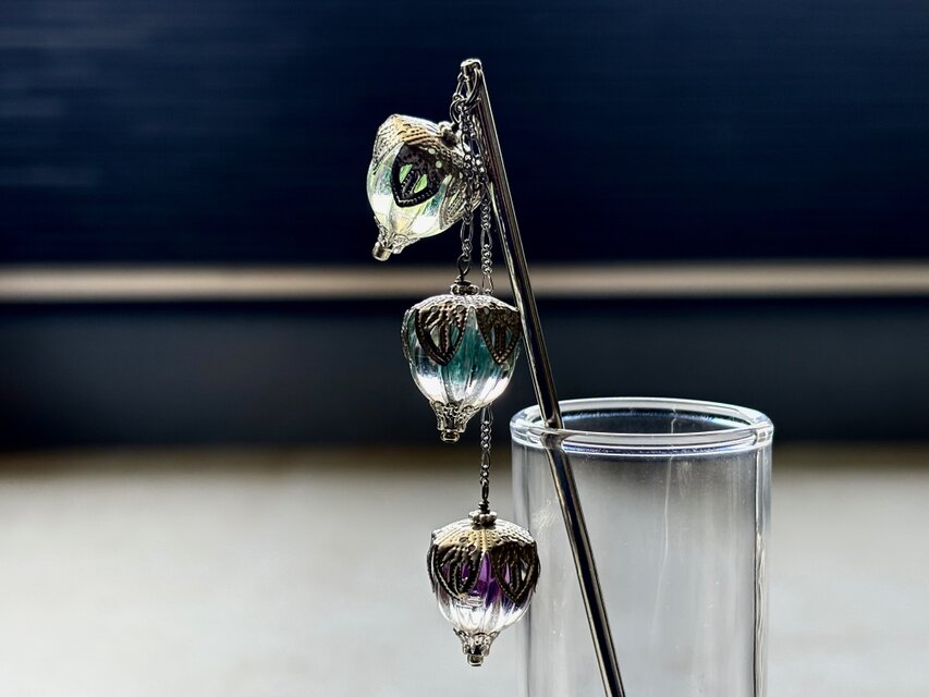 かんざし　鬼灯の様な青系とクリアカラーの２トーンカラービーズ３連　一本挿し　一本簪　涼しげ　夏　ホオズキ　ほおずき