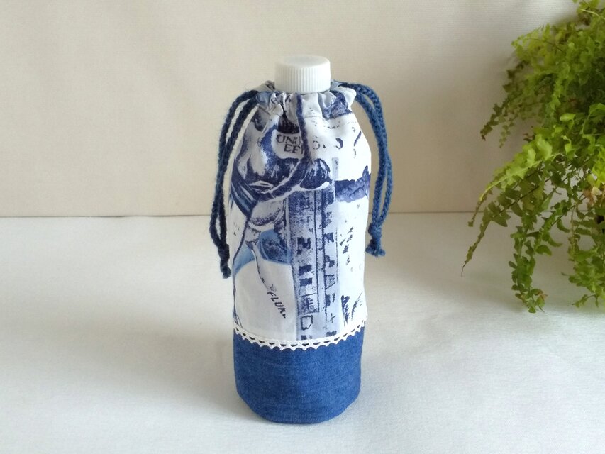 マリン柄のペットボトルカバー（ブルー）