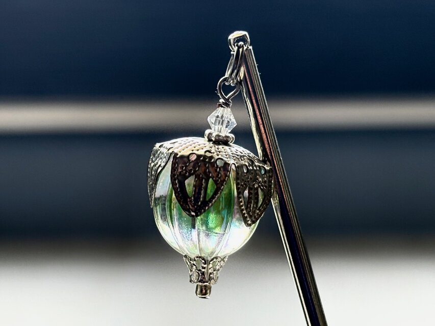 かんざし　鬼灯の様な黄緑とクリアカラーの２トーンカラービーズ　一本挿し　一本簪　涼しげ　夏　ホオズキ　ほおずきのコピー