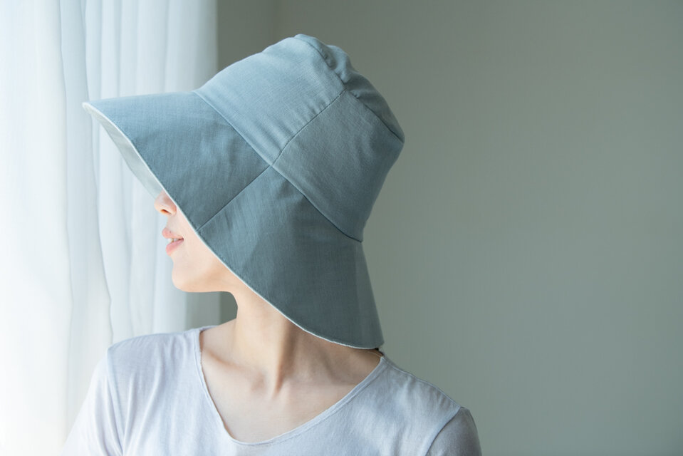 リネン混ガーゼ　ジュニパーベリー染日よけ帽子（Linen＆Organic Cotton）