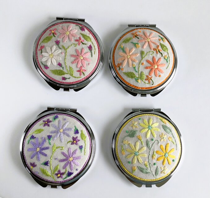 花刺繍のコンパクトミラー・四色展開