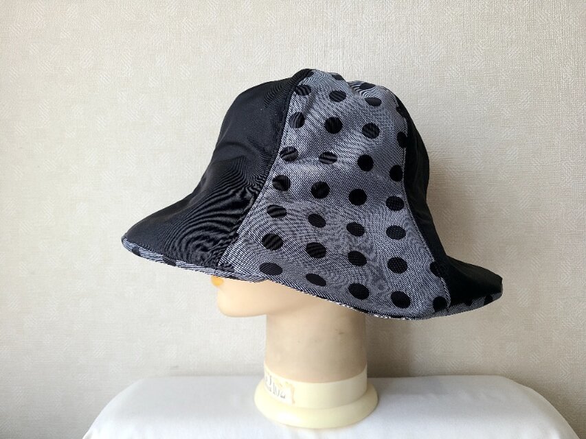 魅せる帽子☆急な雨にも安心!!リバーシブルレインハット～ブラック&ドット柄