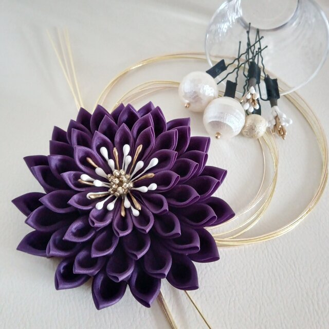 **特別な日の髪飾りセット**　つまみ細工のダリアの花、飾りパーツ5点、水引4本　紫　《成人式、卒業式、入学式、和装》