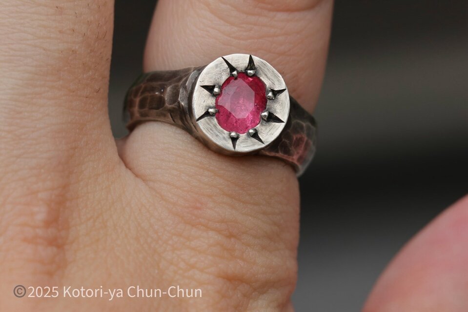 タンザニア マヘンゲ産 スピネルクラスター 小鳥屋が最も好きな赤系統の石】「アラジン」のタンザニア・マヘンゲ産