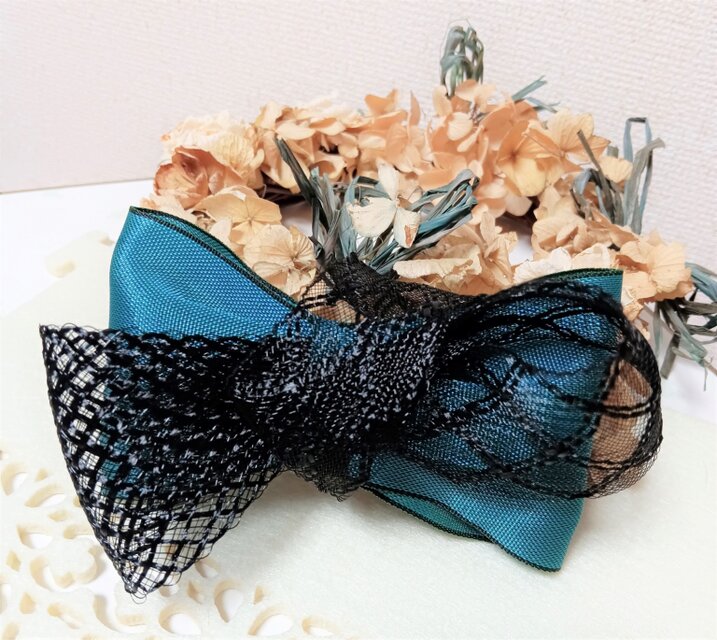 黒×深緑のポニーフック