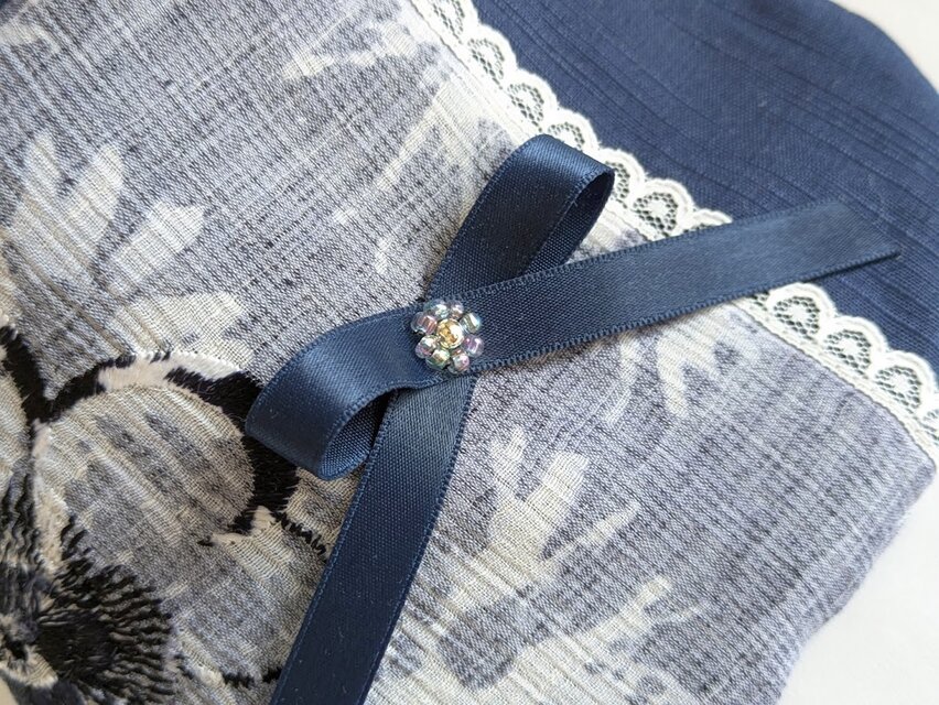 可愛い花柄刺繍の巾着袋（ネイビー） | iichi 日々の暮らしを