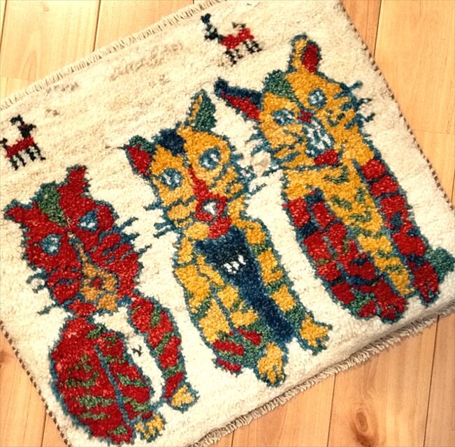 ペルシャ　ギャッベ  ミニマット  41×42   生成　ラクダ ペルシャ ギャッベ ミニマット ラグ 36x42cm 厚み 2.16cm 3匹の
