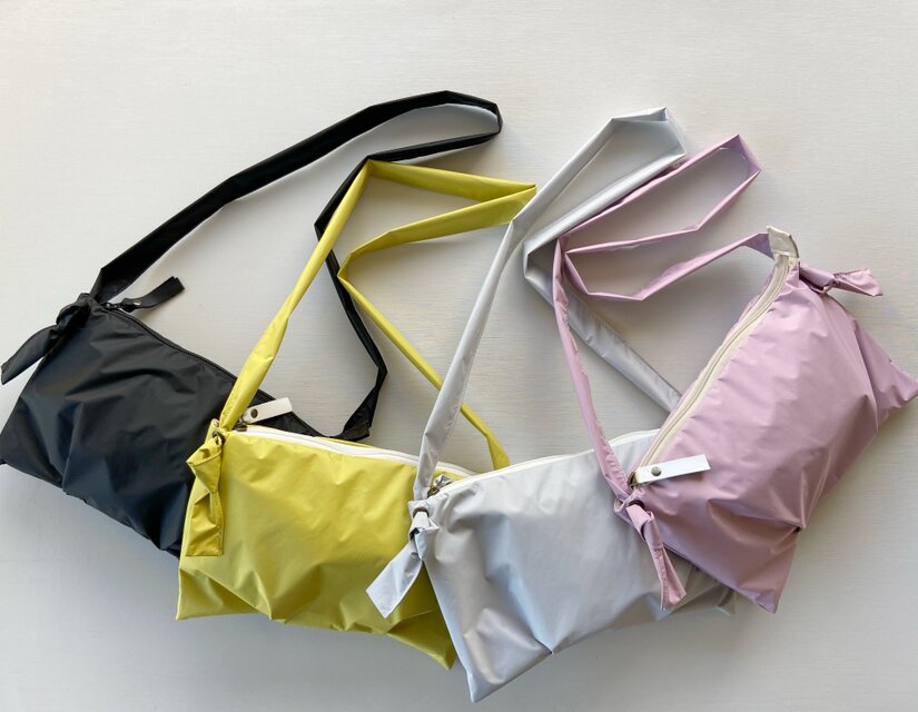 ショルダーや斜めがけにも！ふんわり軽量＊撥水ナイロンポシェット＊レジャー・フェスに