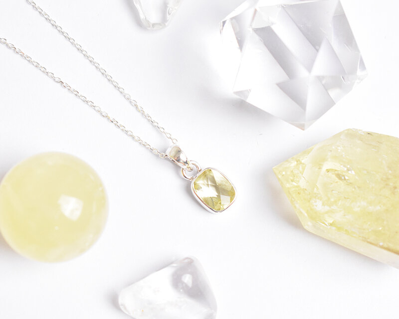 透明感きらめくイエローストーン シトリンのシルバーネックレス